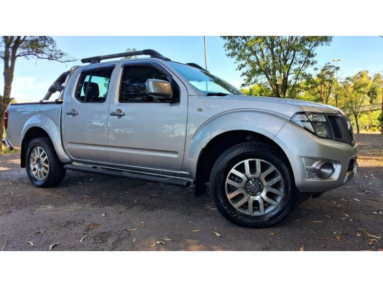 NISSAN - FRONTIER - 2014/2015 - Prata - R$ 115.900,00