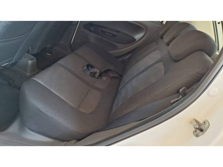 FIAT - PUNTO - 2011/2012 - Branca - R$ 34.900,00