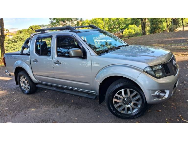 NISSAN - FRONTIER - 2014/2015 - Prata - R$ 115.900,00