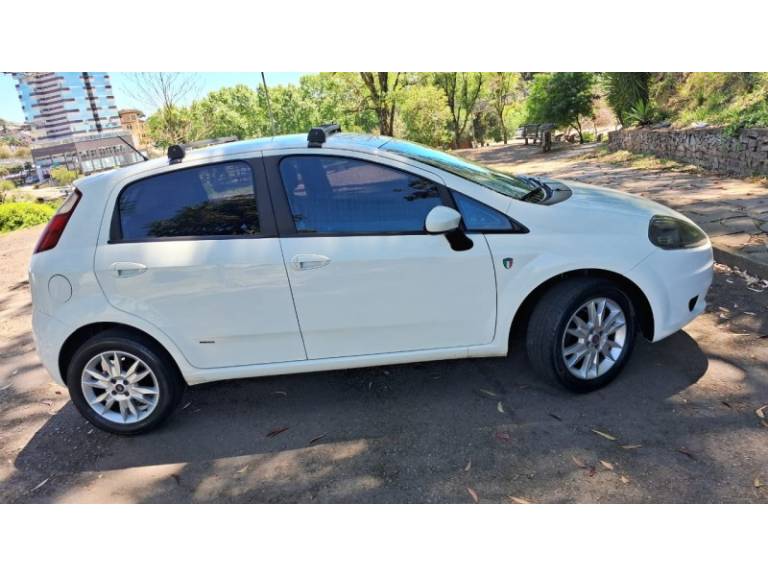 FIAT - PUNTO - 2011/2012 - Branca - R$ 34.900,00