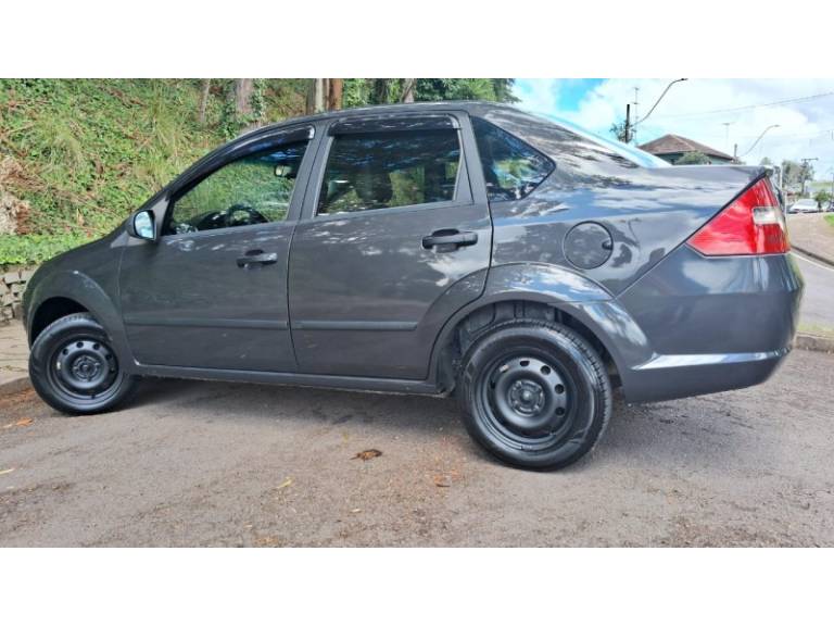 FORD - FIESTA - 2005/2005 - Cinza - R$ 24.900,00