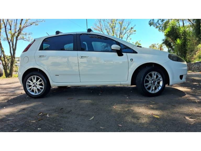FIAT - PUNTO - 2011/2012 - Branca - R$ 34.900,00