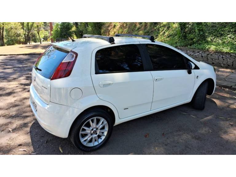 FIAT - PUNTO - 2011/2012 - Branca - R$ 34.900,00