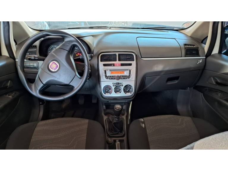 FIAT - PUNTO - 2011/2012 - Branca - R$ 34.900,00