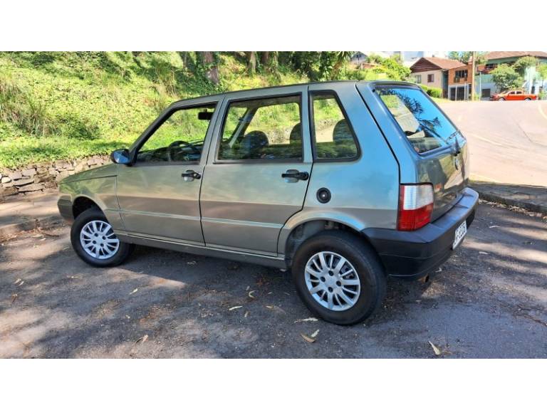 FIAT - UNO - 2007/2008 - Cinza - R$ 26.900,00