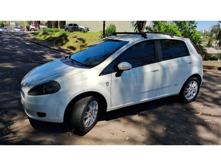FIAT - PUNTO - 2011/2012 - Branca - R$ 34.900,00