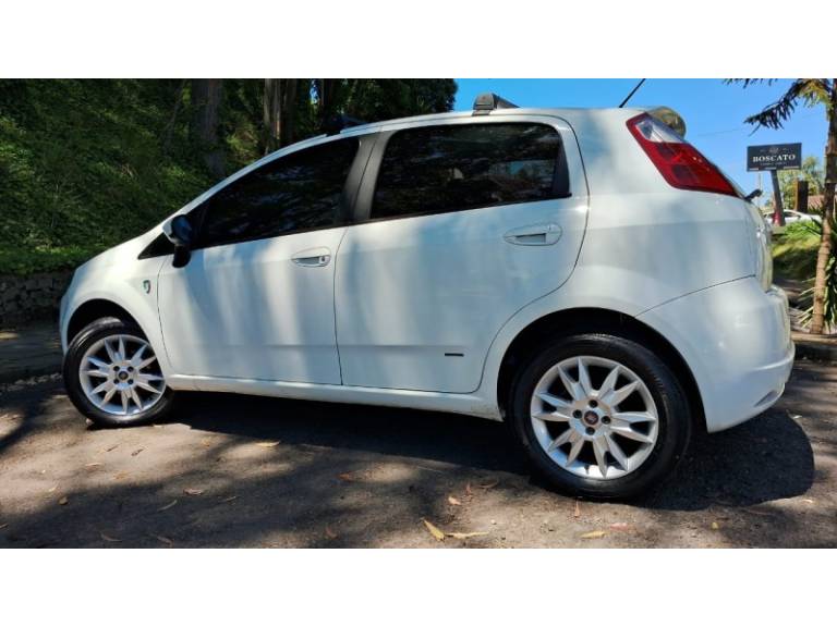 FIAT - PUNTO - 2011/2012 - Branca - R$ 34.900,00
