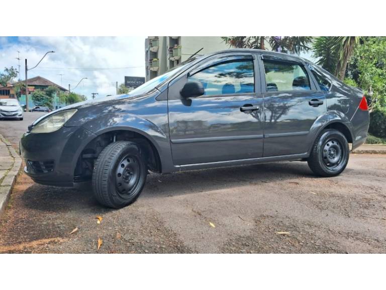 FORD - FIESTA - 2005/2005 - Cinza - R$ 24.900,00