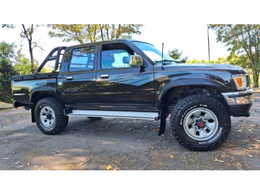 TOYOTA - HILUX - 1999/2000 - Preta - R$ 73.900,00