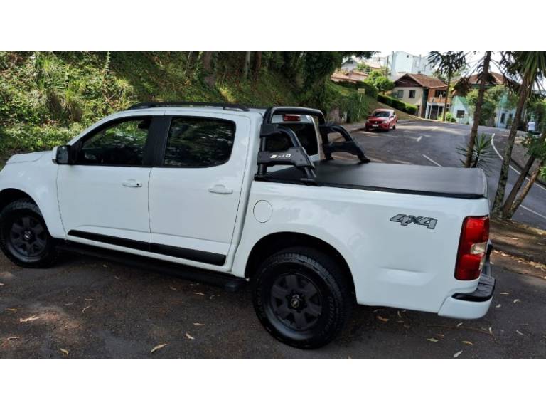 CHEVROLET - S10 - 2013/2013 - Branca - R$ 105.900,00