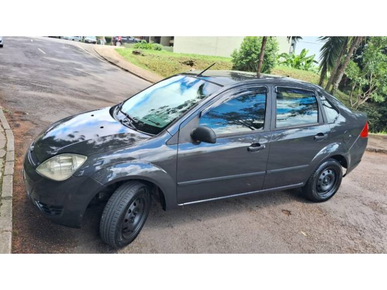 FORD - FIESTA - 2005/2005 - Cinza - R$ 24.900,00