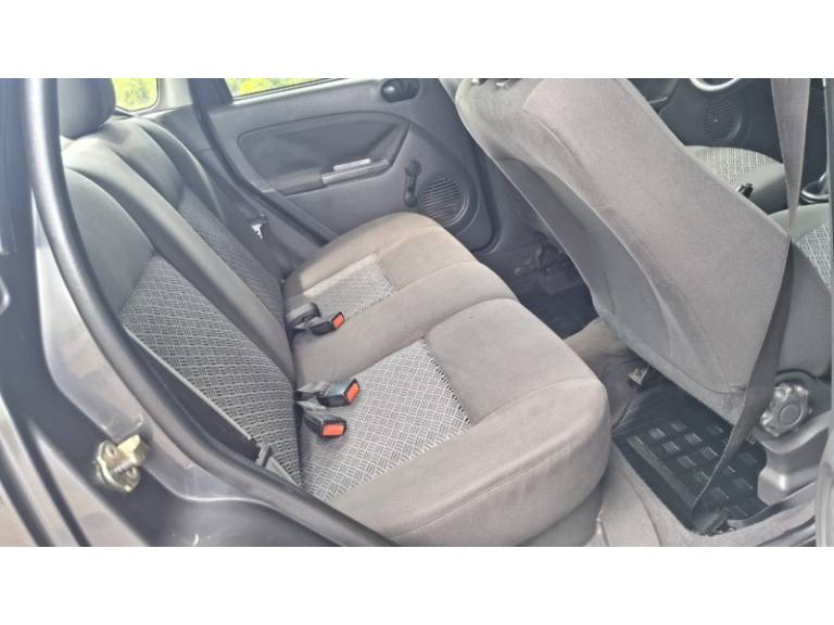 FORD - FIESTA - 2005/2005 - Cinza - R$ 24.900,00