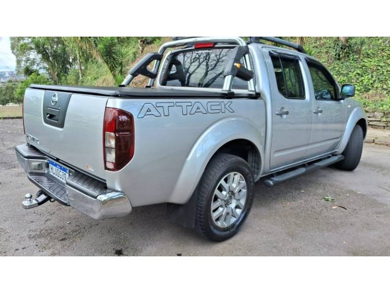 NISSAN - FRONTIER - 2014/2015 - Prata - R$ 117.900,00