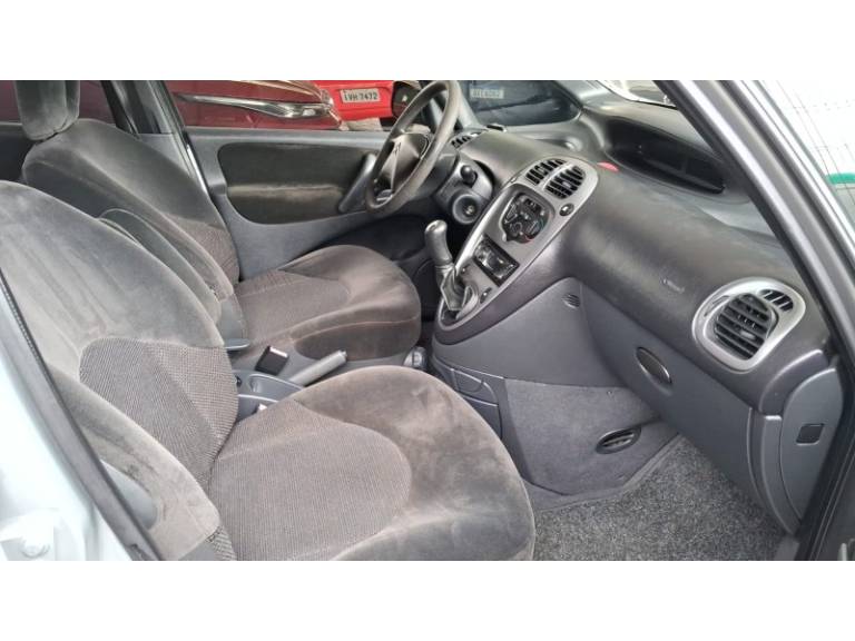 CITROËN - XSARA PICASSO - 2010/2011 - Prata - R$ 25.900,00