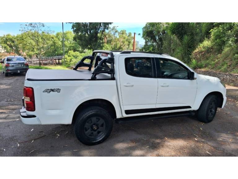 CHEVROLET - S10 - 2013/2013 - Branca - R$ 105.900,00
