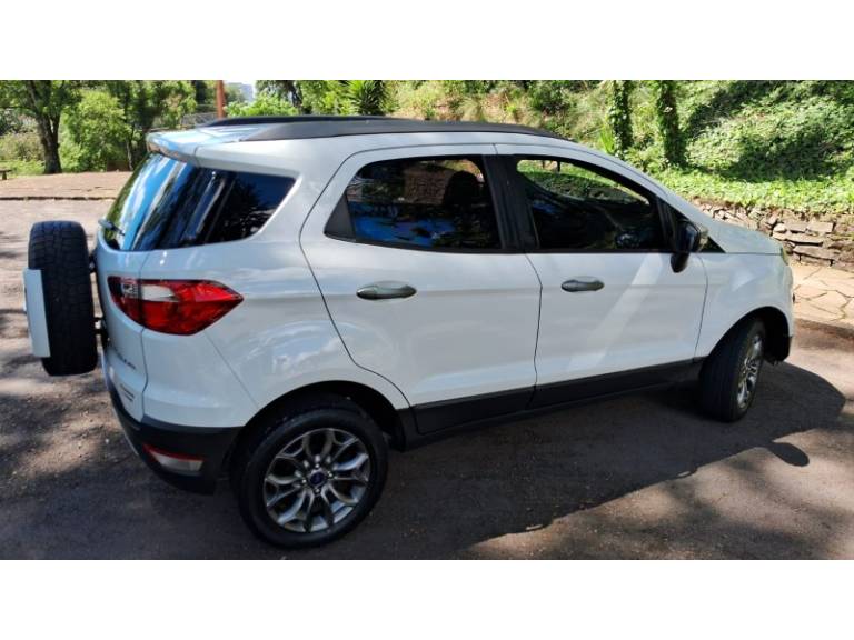 FORD - ECOSPORT - 2015/2016 - Branca - R$ 58.900,00