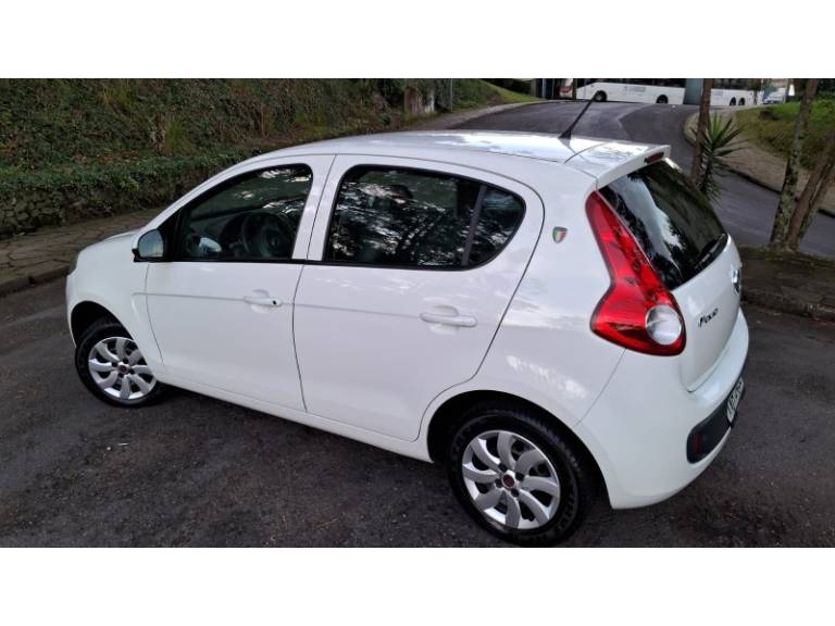 FIAT - PALIO - 2014/2014 - Branca - R$ 39.900,00