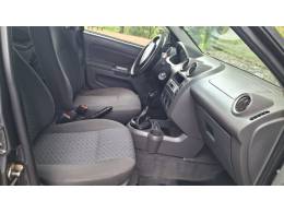 FORD - FIESTA - 2005/2005 - Cinza - R$ 24.900,00